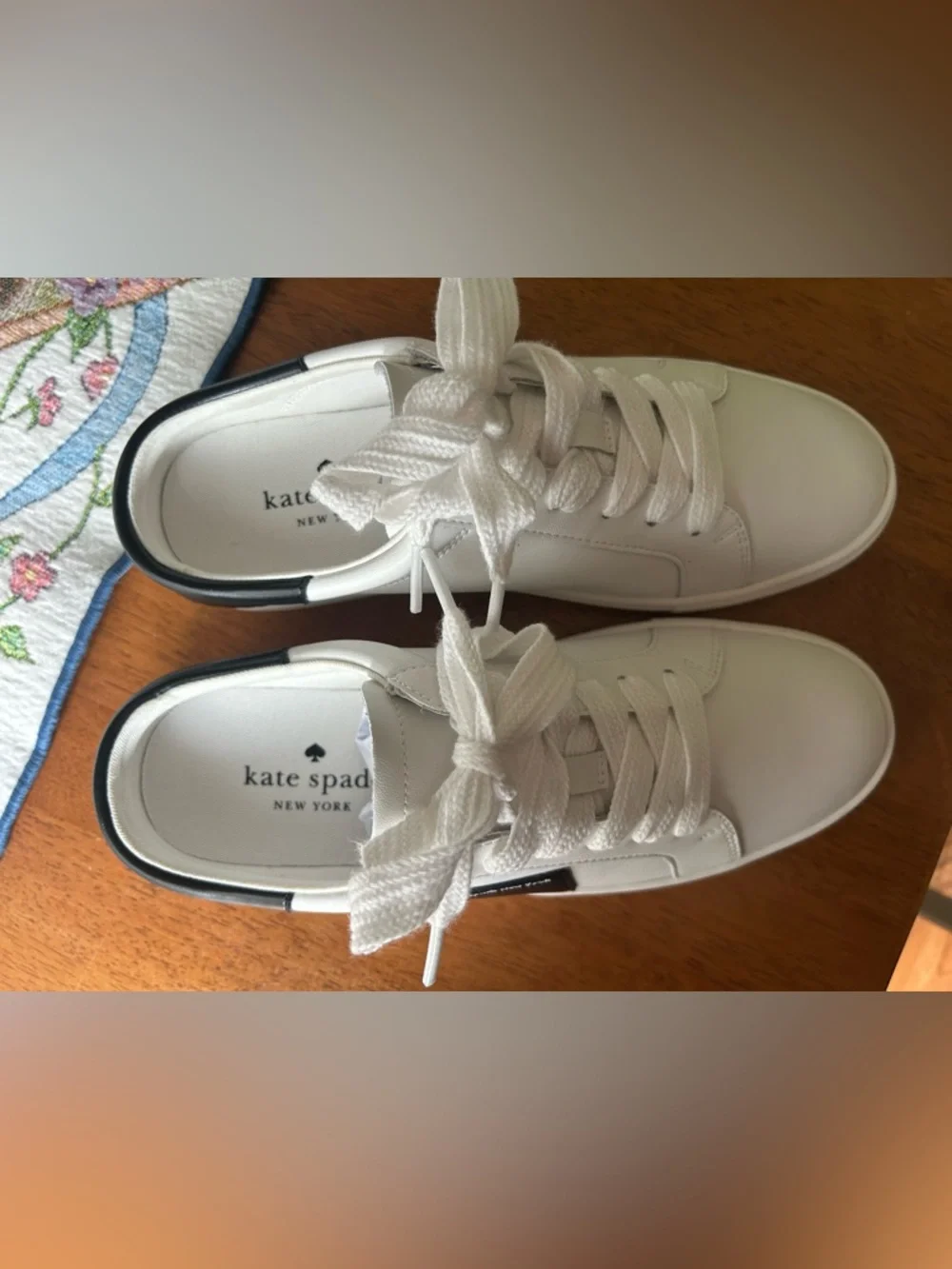 Kate ♠️ Spade Leather Mule Sneakers with Black Heart Patch, size 8.5B - Picture 3 of 9